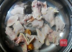 土茯苓生地煲鸡汤的做法图解4