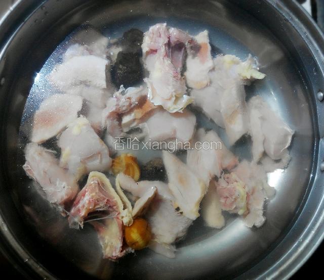 加入适量的清水