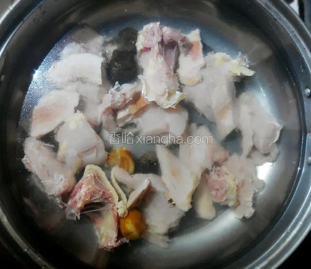 加入适量的清水