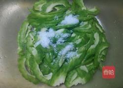 鸡蛋炒苦瓜的做法图解4