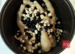 黑豆眉豆鸡脚汤的做法图解8