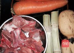 竹蔗胡萝卜莲藕猪扇骨汤的做法图解1