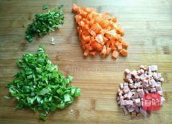 三丁炒饭的做法图解3