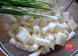 银梨炒肉的做法图解1