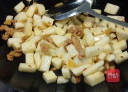 银梨炒肉的做法图解5