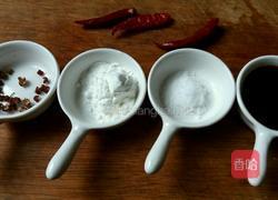 韭黄炒肉丝的做法图解1