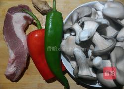 平菇炒肉的做法图解1