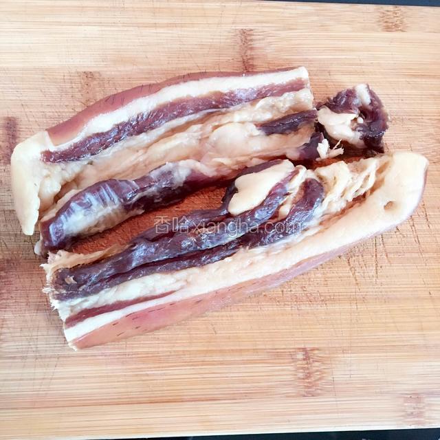 把腊肉清洗干净