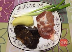 猪肉香菇酿豆腐的做法图解1
