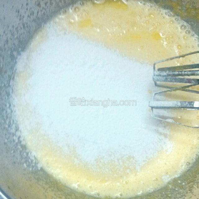 过筛入面粉，加入泡打粉