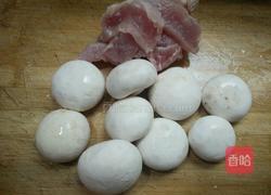 口蘑炒瘦肉的做法图解1