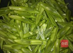 豆角木耳炒鸡蛋的做法图解3