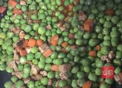 豌豆胡萝卜肉丁的做法图解7