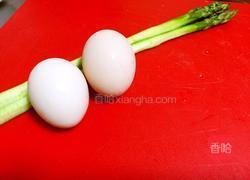 芦笋鸡蛋卷的做法图解1