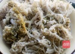 大骨头炖酸菜的做法图解3