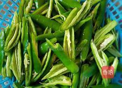 尖椒火焙鱼的做法图解1