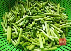 蒜苔肉丝的做法图解1