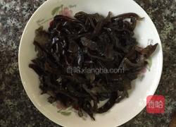 黑木耳炒鸡胸肉的做法图解2