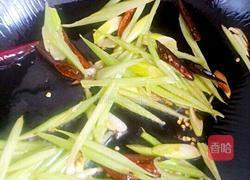 芹菜土豆丝的做法图解2