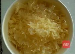 桃胶银耳汤的做法图解1