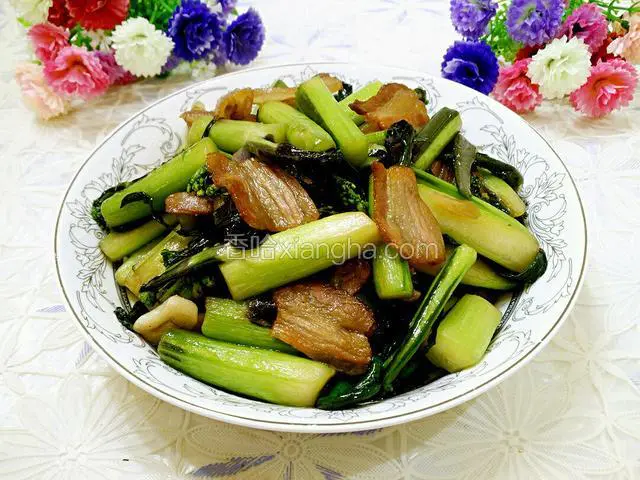 腊肉炒红菜苔