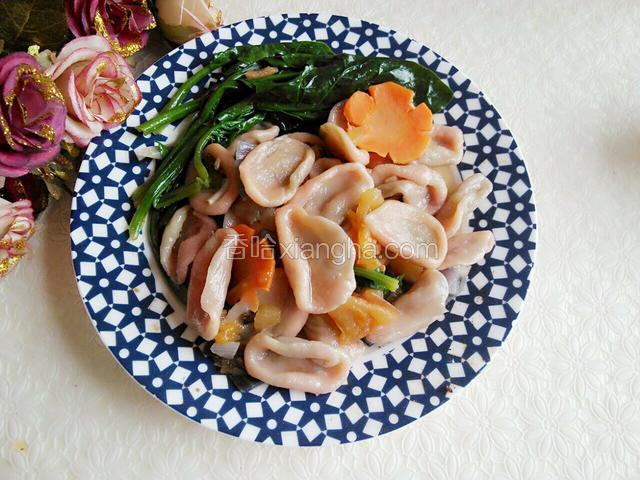 装盘食用。也可以盛碗带汤食用。