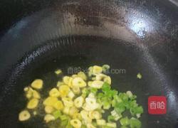 荷兰豆烧香肠的做法图解3