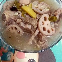 简易版电饭锅骨头炖莲藕的做法[图]