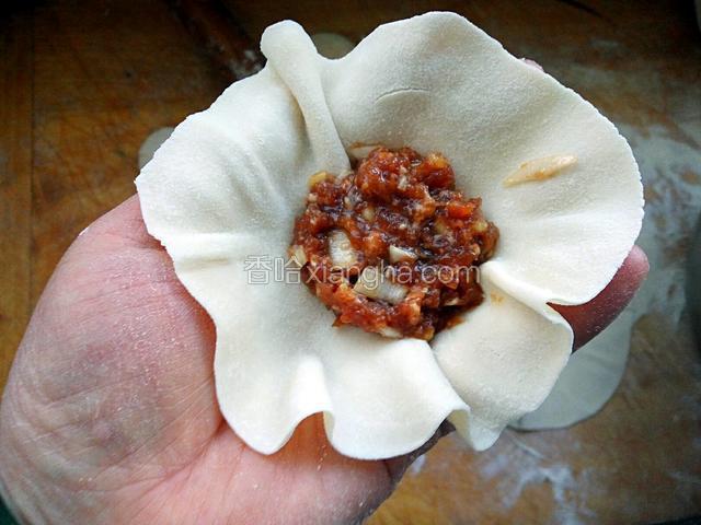 包入足量羊肉馅