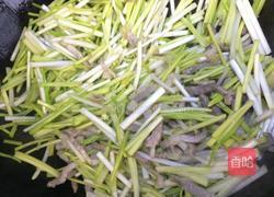 蒜苗炒肉丝的做法图解3