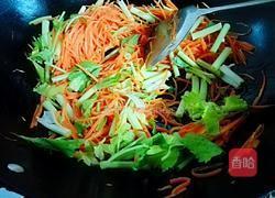 芹菜炒胡萝卜的做法图解5