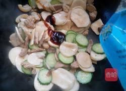 黄瓜杏鲍菇炒肉的做法图解7