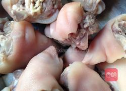 冰糖猪蹄的做法图解2