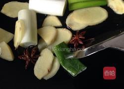 冰糖猪蹄的做法图解3