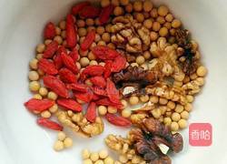 益智补脑枸杞核桃豆浆的做法图解1