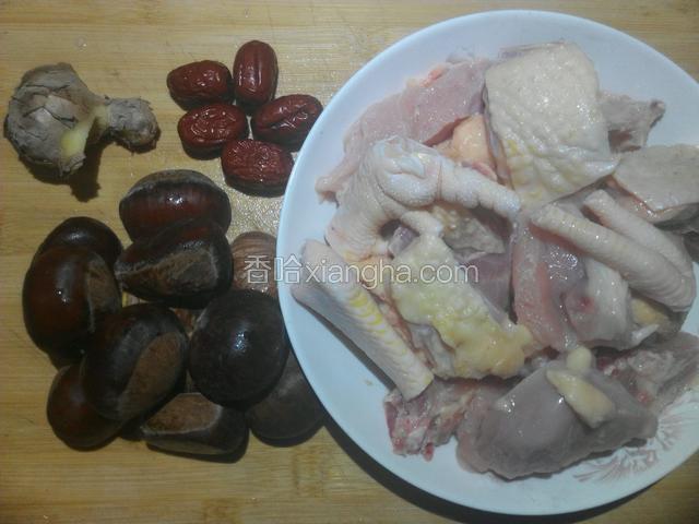 材料土鸡、板栗、红枣、姜