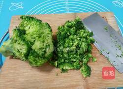 西兰花炒饭的做法图解3