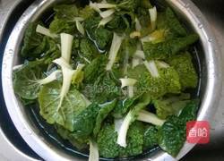 蒜泥黄心菜的做法图解1