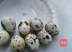 银耳鹌鹑蛋瘦肉汤的做法图解2