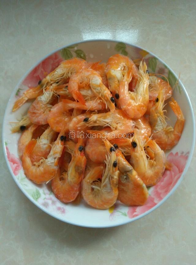 泡好的对虾去须，去头上硬壳！