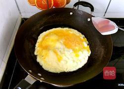 蒜黄木耳炒鸡蛋的做法图解3