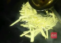 Illustration of how to make fried rice with shredded green vegetables and winter bamboo shoots 3