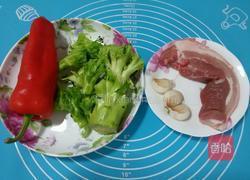 菜梗炒五花肉的做法图解1