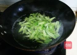 菜梗炒五花肉的做法图解3