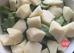 排骨炖豆角土豆的做法图解3