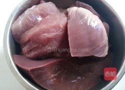 青椒炒猪杂的做法图解1