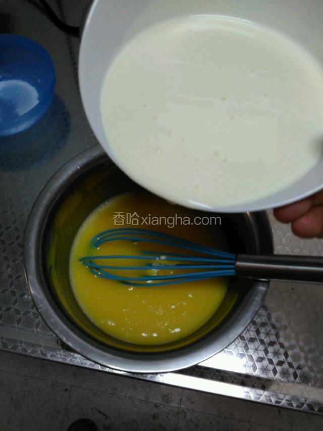 倒入淡奶方法同上