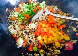 什锦五彩炒饭的做法图解3