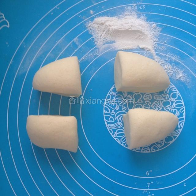 把面团分成几小团