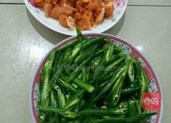 青椒炒骨肉相连的做法图解1